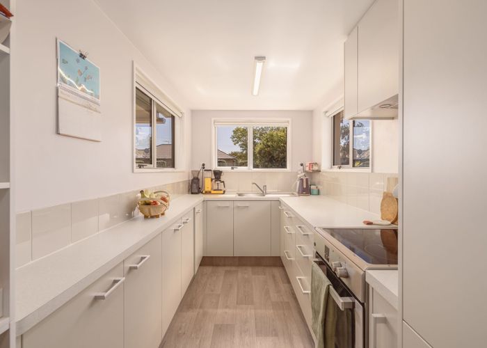  at 6 Laing Crescent, Heathcote, Christchurch City, Canterbury