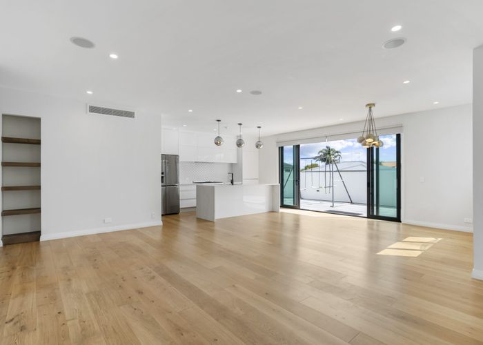  at 92A Flanshaw Street, Te Atatu South, Waitakere City, Auckland