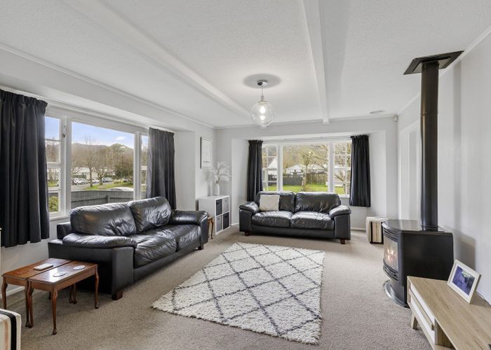  at 9 Bonnie Glen Crescent, Ebdentown, Upper Hutt