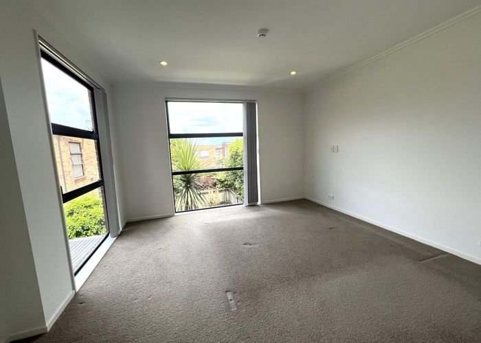  at 33 Scoria Crescent, Stonefields, Auckland