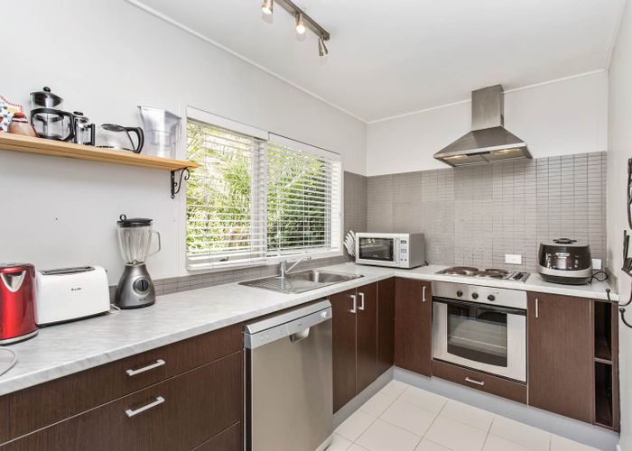  at 1/612 Beach Road, Browns Bay, Auckland