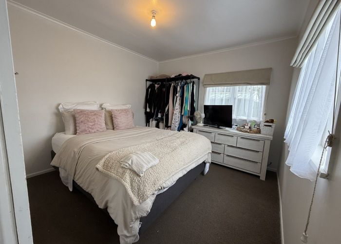  at 2/54 Ferry Parade, Herald Island, Waitakere City, Auckland