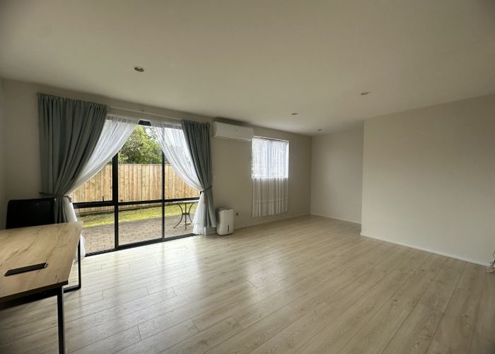  at 27/22 Northcross Drive, Northcross, North Shore City, Auckland