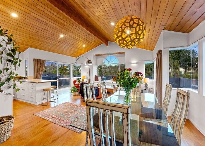  at 2/962 Beach Road, Torbay, North Shore City, Auckland