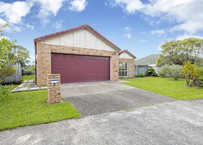  at 8 Alderbury Way, Henderson, Auckland