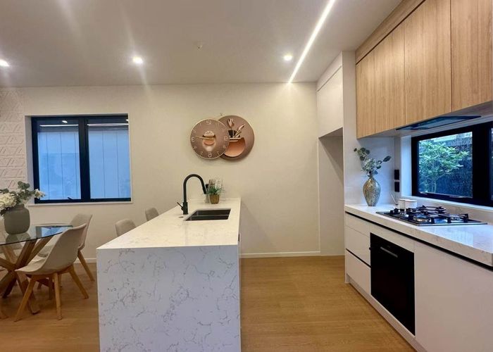  at 32 Bradbury Road, Botany Downs, Auckland