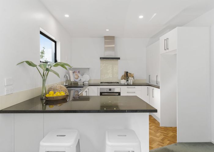  at 5/12 Herons Way, Northcote, Auckland