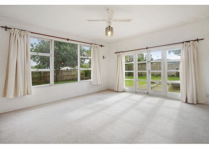  at 3 Ngatoa Place, Glenfield, Auckland