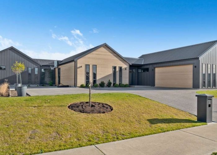  at 6 Cashmere Oaks Drive, Lansdowne, Masterton