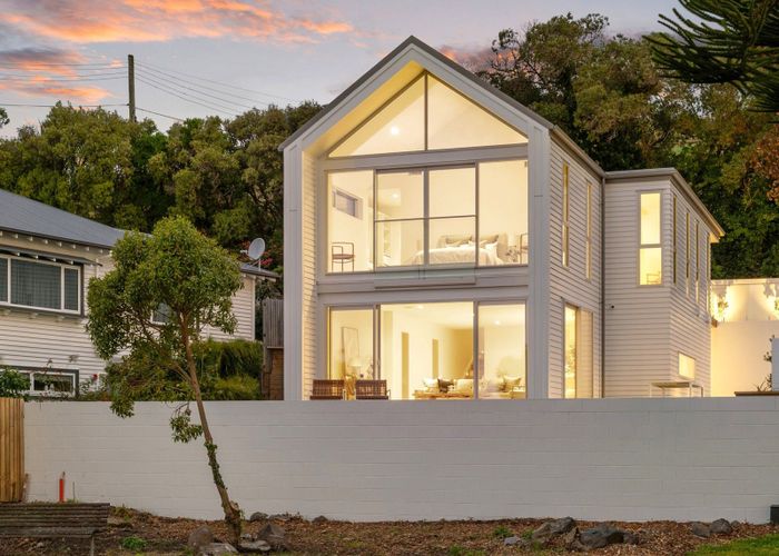  at 2/1 The Brae, Mount Pleasant, Christchurch City, Canterbury