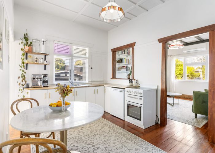  at 12 Mona Avenue, Mangere Bridge, Auckland