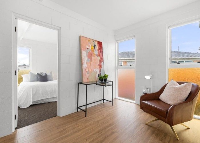  at 4/12 Cruickshank Crescent, Meadowbank, Auckland