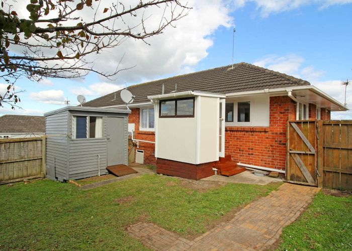  at 2/122 Lake Road, Belmont, North Shore City, Auckland