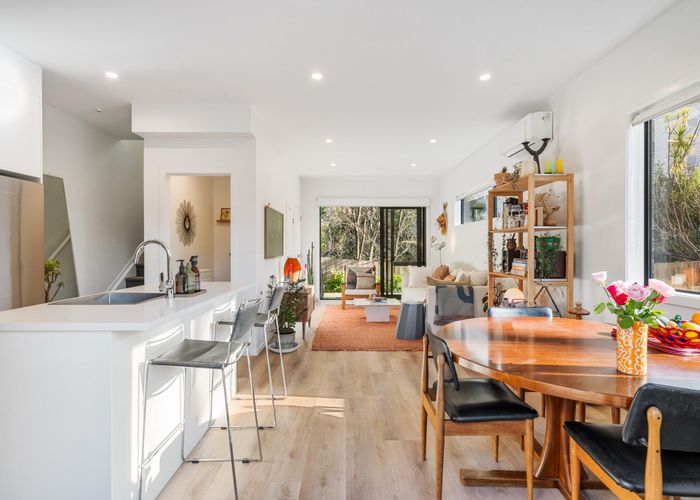  at 33 Meg Lane, Glen Eden, Waitakere City, Auckland