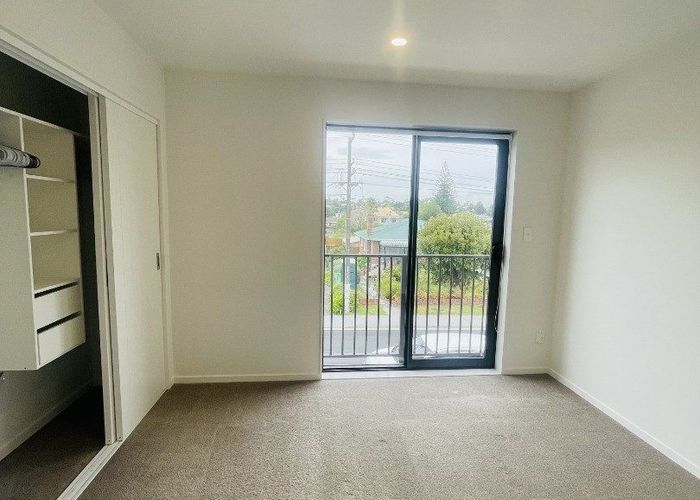  at 10/1 Sylvan Crescent , Te Atatu South, Waitakere City, Auckland