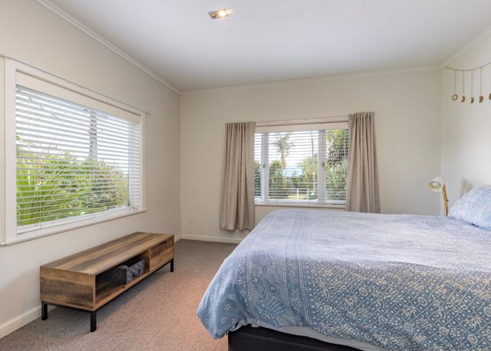  at 4 Highland Avenue, Titirangi, Auckland