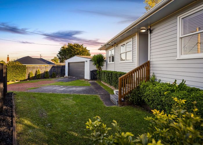  at 1/86 Tirimoana Road, Te Atatu South, Waitakere City, Auckland