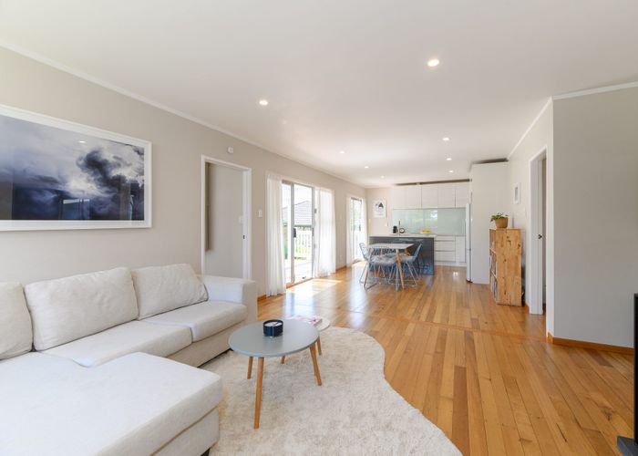  at 1/11 Hill Crescent, New Lynn, Auckland