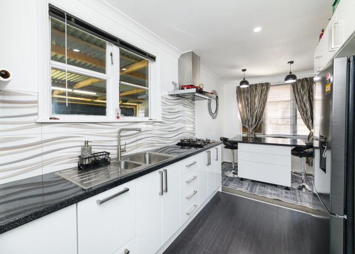  at 30 Thames Street, Roslyn, Palmerston North