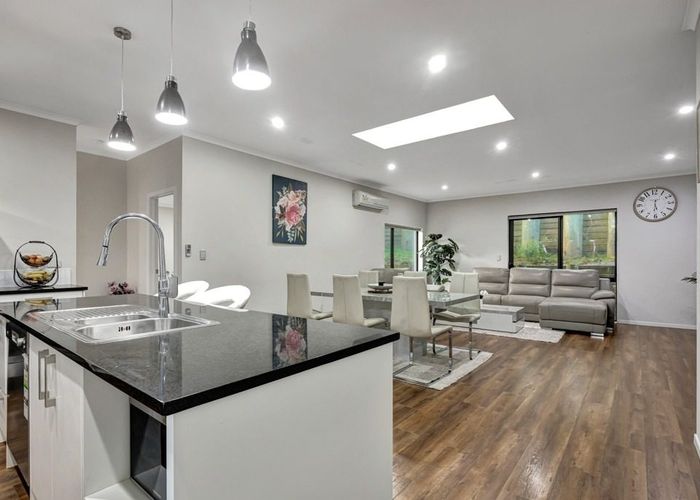  at 10 Teaview Court, Huntington, Hamilton