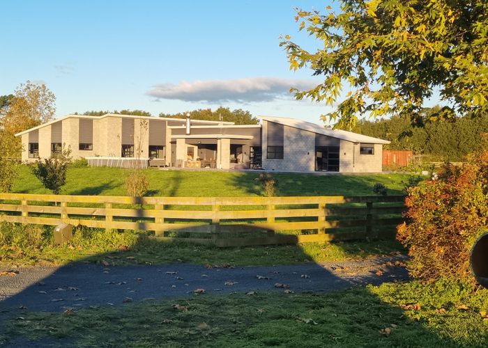  at 239 Houchens Road, Glenview, Hamilton