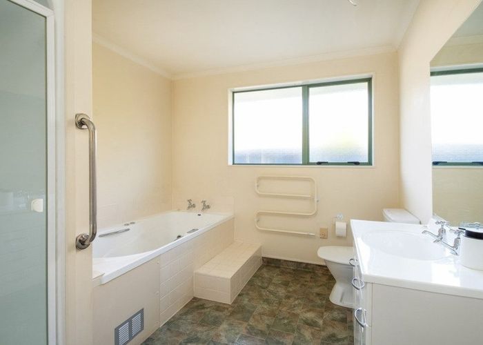  at 4 Sequoia Place, Springlands, Blenheim
