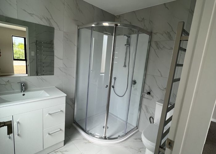  at 8 Springhill Lane, Sunnyvale, Waitakere City, Auckland