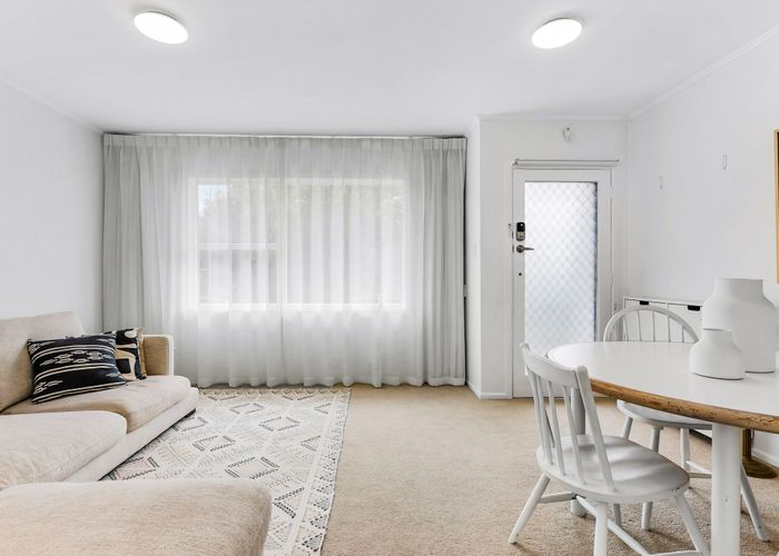  at 2/102 Victoria Street, Onehunga, Auckland