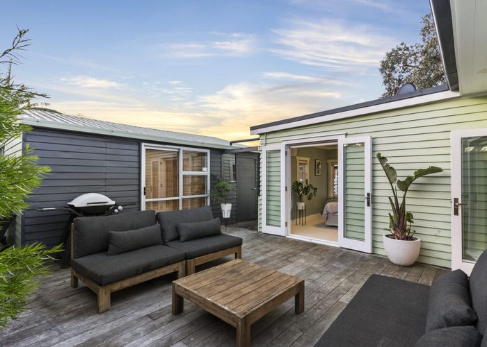  at 1527 Great North Road, Waterview, Auckland