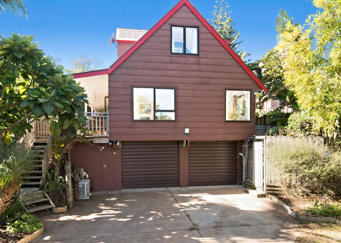  at 5 Newport Place, Forrest Hill, Auckland