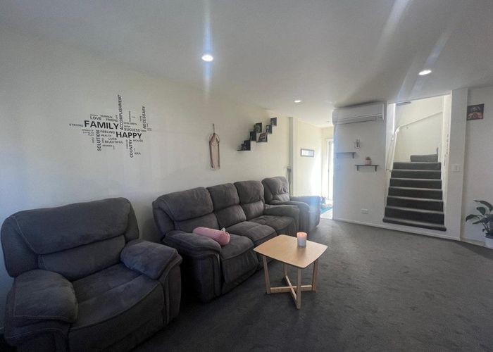  at 73 Winery Way, Henderson, Waitakere City, Auckland