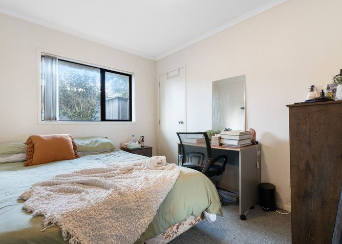  at 9 Tussock Avenue, Mangere, Auckland