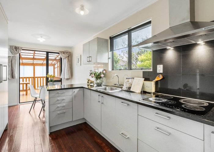  at 2/141 Canal Road, Avondale, Auckland