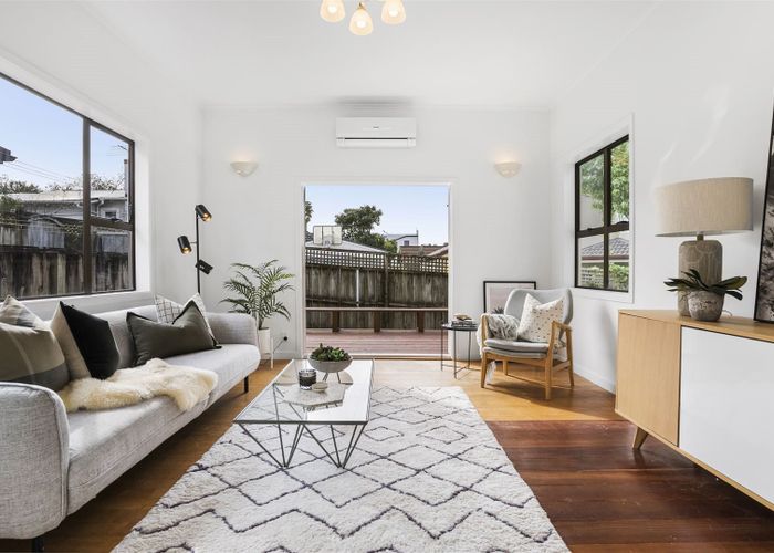  at 1/16 Nile Road, Milford, Auckland