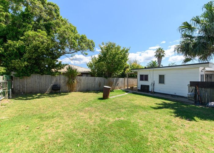  at 2/24 Newington Road, Henderson, Waitakere City, Auckland