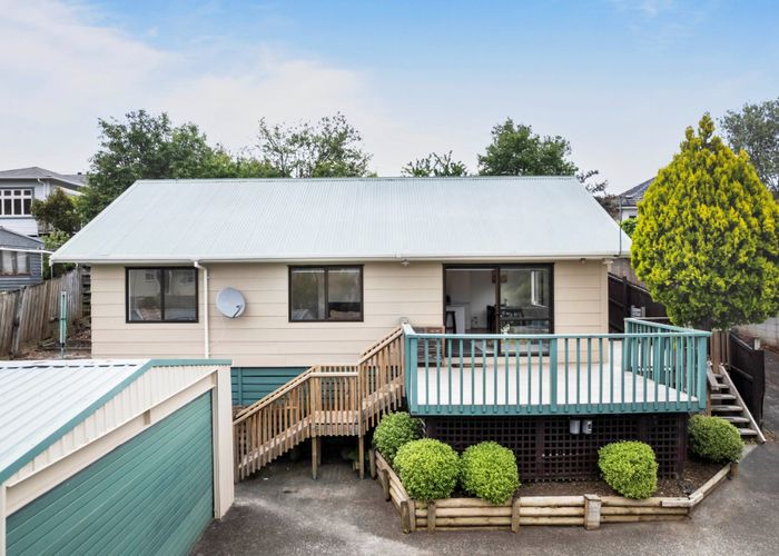  at 2/18 Evans Road, Glen Eden, Auckland