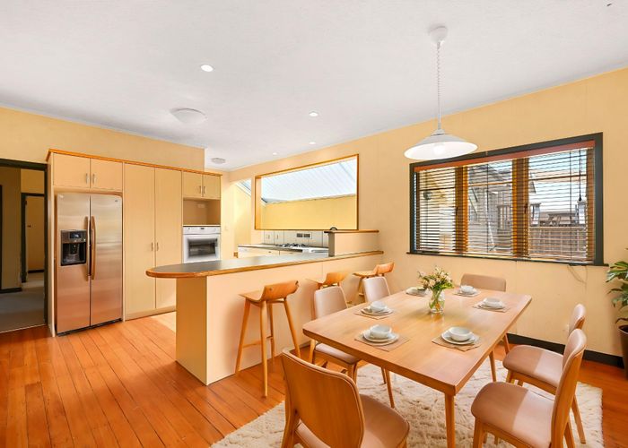  at 32 Forest Lake Road, Forest Lake, Hamilton, Waikato