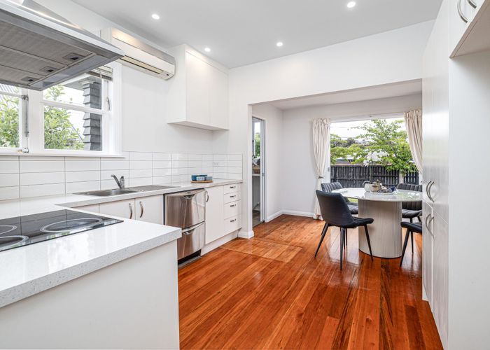  at 1/58 Wilsons Road South, Saint Martins, Christchurch