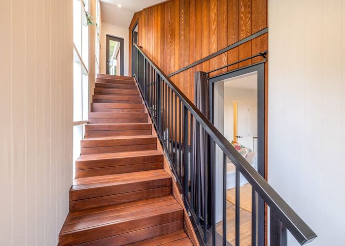 For sale 14 Crescent Road West, Palm Beach, Waiheke Island, Auckland