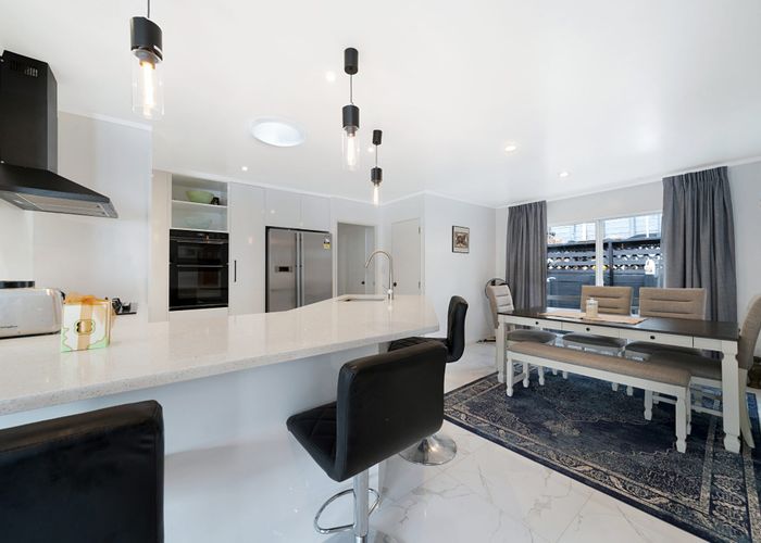  at 15 Lanier Place, Glendene, Auckland
