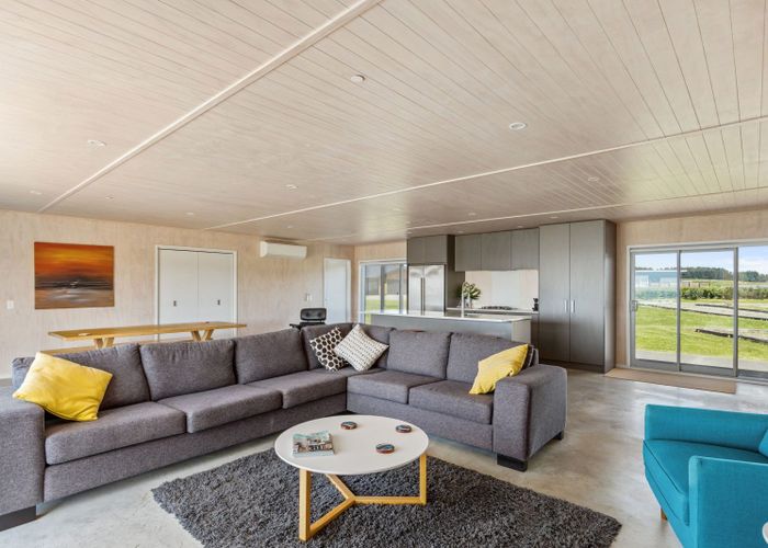  at 18 Rochdale Road, Riversdale Beach, Masterton