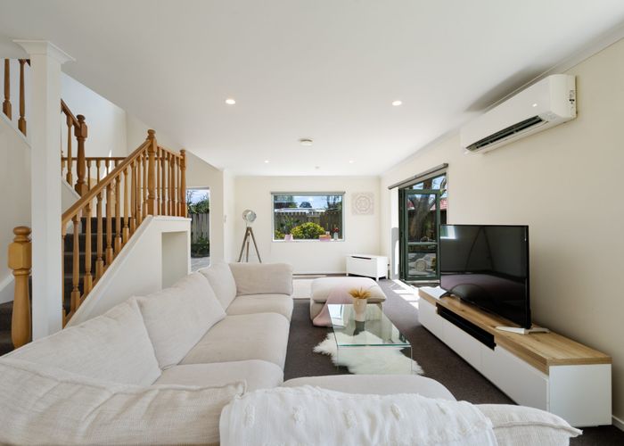  at 33 Woodford Avenue, Henderson, Waitakere City, Auckland