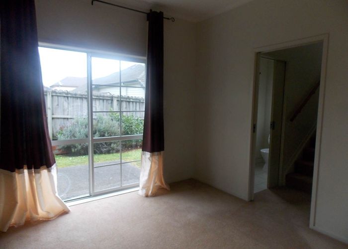  at 21 Mulvaney Crescent, Henderson, Waitakere City, Auckland