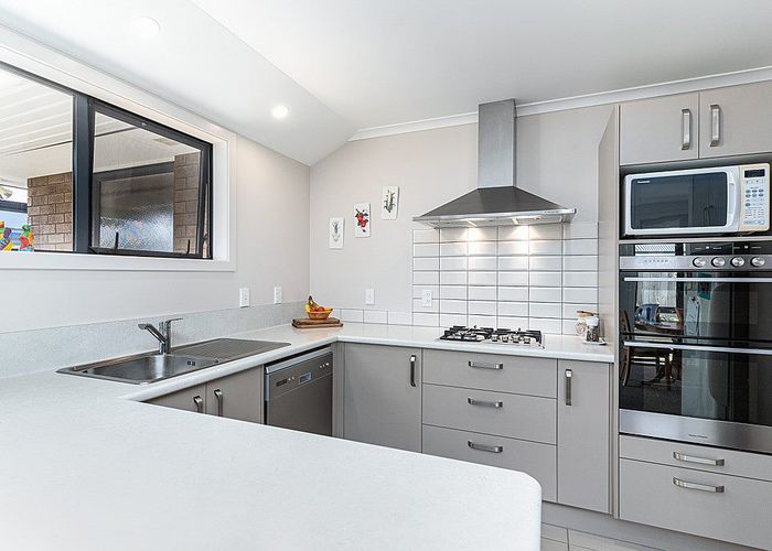  at 11 Levi Place, Kelvin Grove, Palmerston North