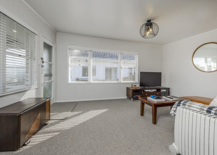  at 2/16 Duke Street, Papakura, Auckland