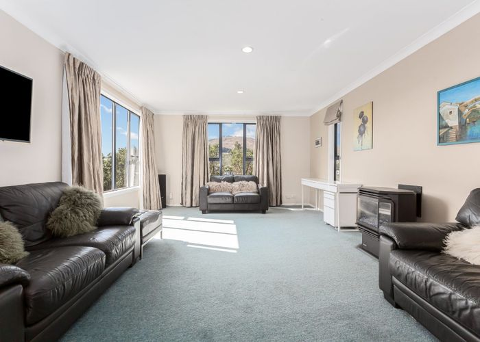  at 295 Main Road, Tawa, Wellington