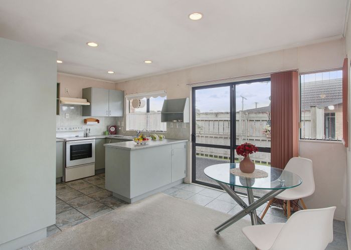  at 2/56 Larnoch Road, Henderson, Auckland