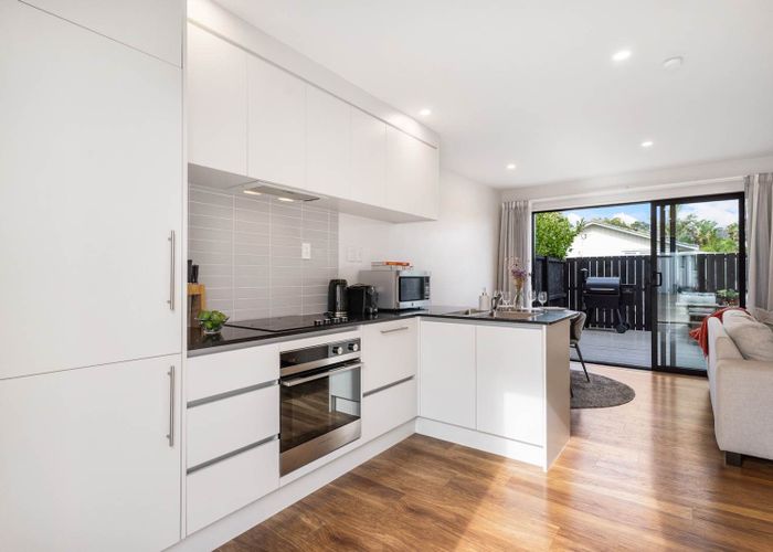  at 2/36 Kaipatiki Road, Glenfield, North Shore City, Auckland