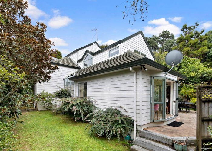  at 2/14 Minto Road, Remuera, Auckland