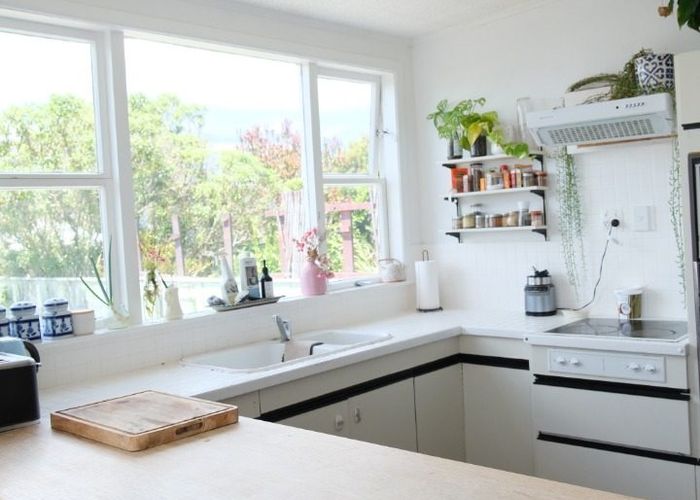  at 89 Queens Drive, Lyall Bay, Wellington